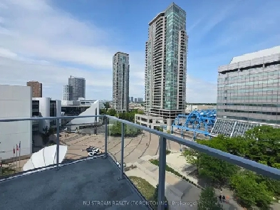 One bedroom CORNER condo with wrap around balcony Image# 1