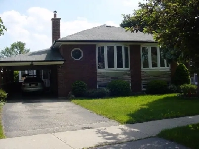 Three bedrooms Main floor in Bungalow Image# 1