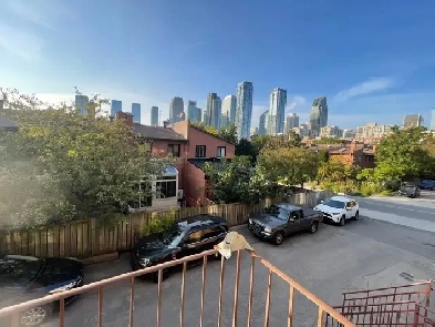 Magnifique condo rénové en plein coeur de Montréal Image# 1