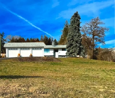 Full House with Suite & Detached Triple Garage on an Acre Image# 1