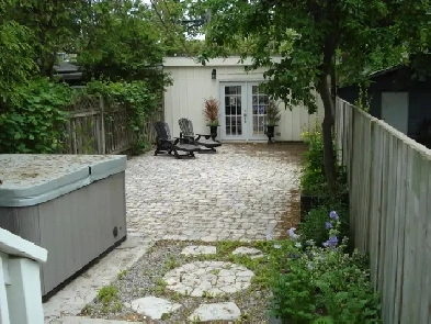 BEAUTIFUL UPPER BEACHES  1 BDRM APT - SEPT 1st Image# 7