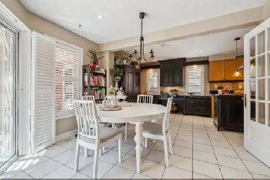 Spacious 4 2 Bed Family Home in Prestigious River Oaks Image# 1