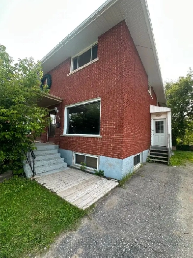 Bright & Spacious 3-Bedroom, 3-Floor Home – Aug or Sept 1st Image# 13