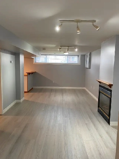 One bedroom plus den basement apartment Image# 4