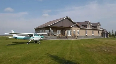 Luxury Home attached to an Airplane hangar/heated garage shop! Image# 6
