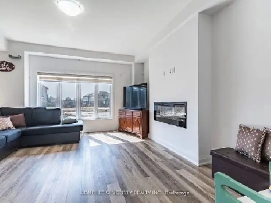 One year old detached home fully upgraded Image# 4