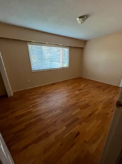 3 bedrooms (upstairs) (Gordon Head) Image# 1