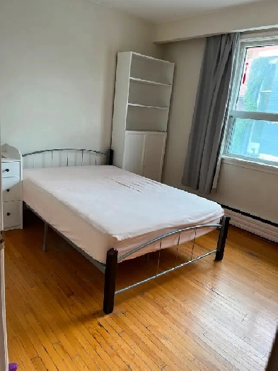 $930 Nice room for rent in Downtown of Toronto city . Image# 1