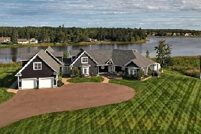 Waterfront mansion near Shediac, New Brunswick Image# 1