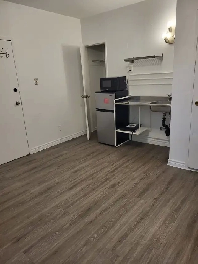BACHELOR APARTMENT WITH PRIVATE ENTRANCE IN A HOUSE Image# 4