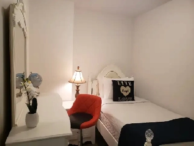 ALL INCLUSIVE FURNISHED ROOM NEAR EATON CENTRE - DOWNOWN TORONTO Image# 3