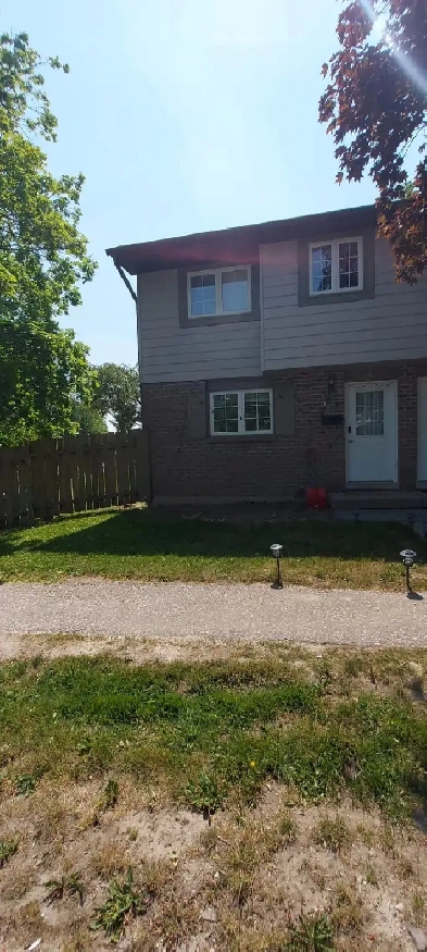 3 bedroom end unit townhouse for rent Image# 8