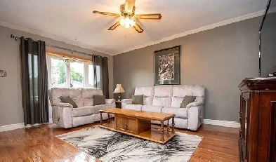 Well maintained brick bungalow with attached garage Image# 4