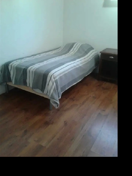 MALE ROOM FURNISHED VACANT PH 403 667 7854 Image# 1