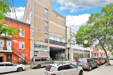 Spacious commercial unit available for rent in the Plateau ! Image# 11