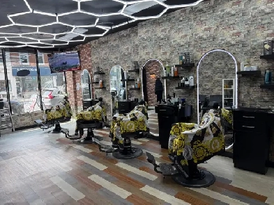 luxury hair salon in mid junction of downtown Image# 5