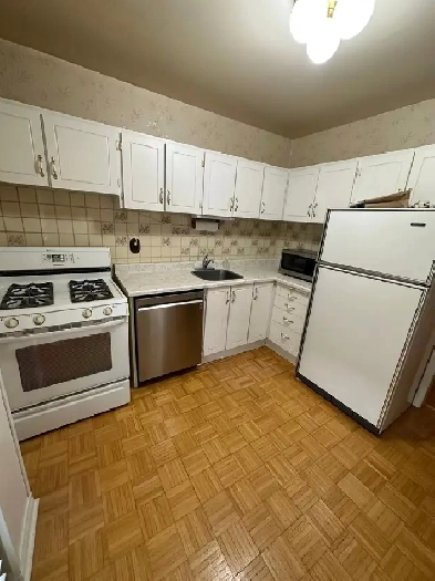 ROOM FOR RENT LAKESHORE ETOBICOKE - BROWNS LINE Image# 1