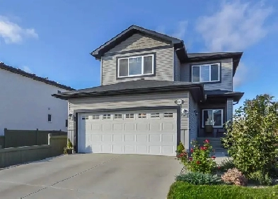 Executive Home for Rent - 3 BR   Den, 2.5 Bath - Main Floor Image# 16