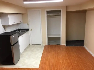 Basement Studio at Kennedy and Ellesmere Image# 7