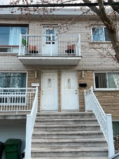 Immobilier 5 et demi à Anjou à côté du grand parc Image# 1