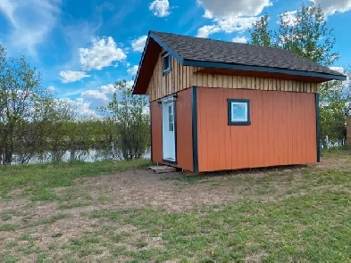 Insulated cabin ready to use off grid. Image# 4