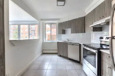 3635 av Ridgewood - 3-bedroom apartment! Image# 4
