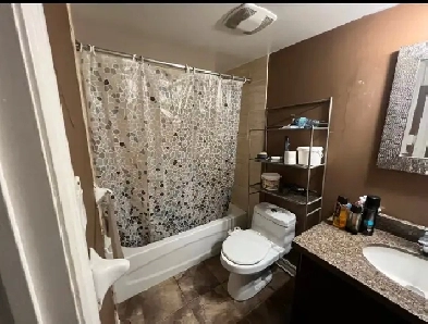 shared bedroom available in Brampton castlemore area Image# 1