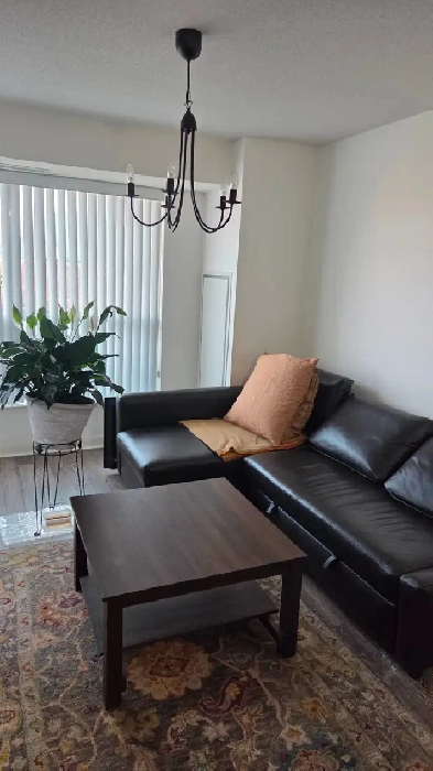 Stunning Room for Rent – All Inclusive | Prime Location: Leslie Image# 2
