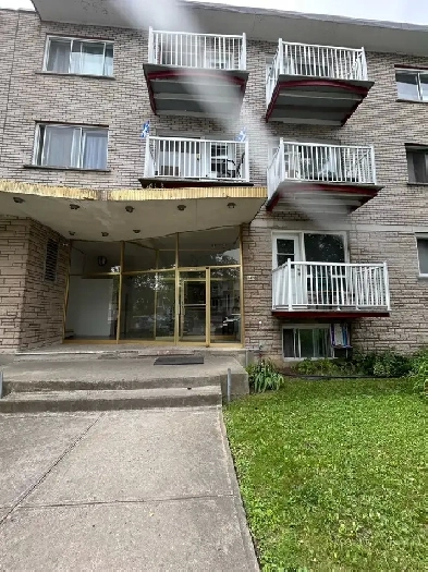 Ahuntsic Grand  4 1/2 en renovation Image# 5