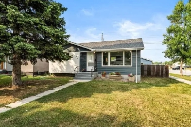 Beautifully refreshed home that blends modern finishes with ever Image# 5