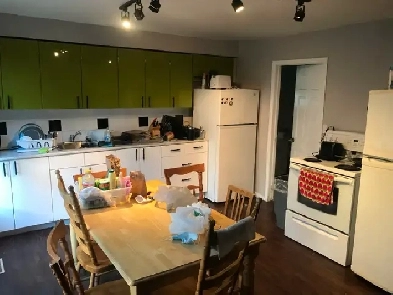 Student housing close to Frost Campus in Lindsay Image# 1