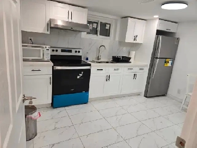 $650 huge room with parking - best location Image# 1