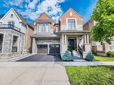 Luxury House 4 Bedrooms  Den, 4 Bathrooms, Over 3000 Square Feet Image# 1