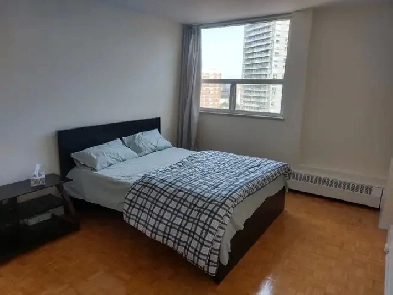 One bedroom in a 2-bedroom apartment around Yonge and Bloor area Image# 1
