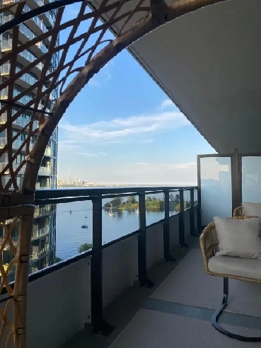 Lake View and Downtown Views 2 Bedroom/2 Bath 1 parking and 1 lo Image# 9