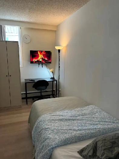 Affordable Furnished Private Room in Calgary Image# 1