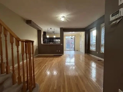 UPPER FLOOR SHARING MASTER BEDROOM FOR GIRL 1ST AUG MISSISSAUGA Image# 4