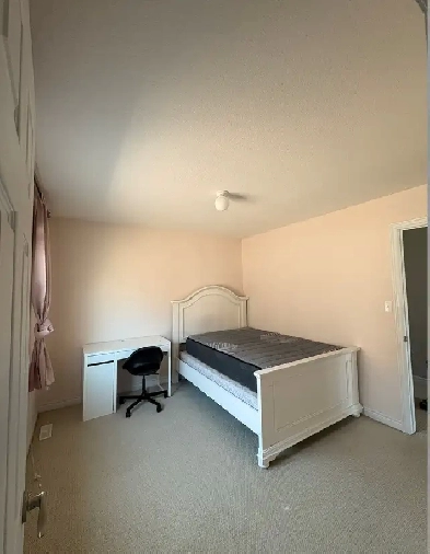 Room for female working professional or student near western Image# 8