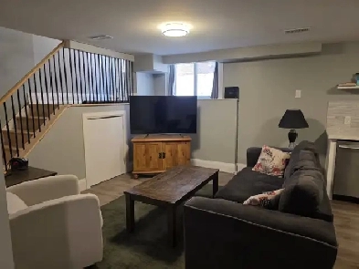 Beautiful 2-Bedroom Lower Apartment in South-East Barrie Image# 1