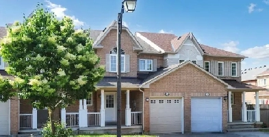 3 Bed | 2 Bath Townhome in Greensborough – Walk-Out Basement! Image# 1