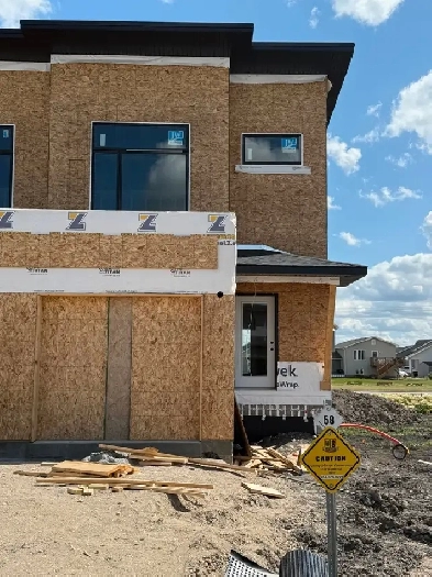 3 Bed, 2.5 Bath in Steinbach Image# 2