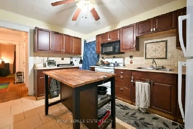 Quiet Room for Rent in hamilton downtown. Image# 2