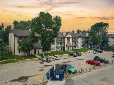 Tastefully Updated 2bdrm Top Floor End-Unit w/ In-Suite Laundry! Image# 3
