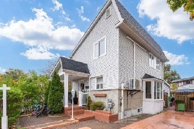 Detached 2 Story Home, 3 1 Bedrooms Image# 2