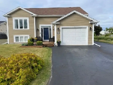 Beautiful Two-Apartment Home in Torbay Image# 1