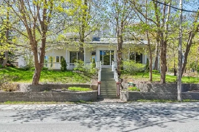 Fabulous property, beautiful landscaping and all the extras! Image# 1