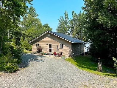 WATERFRONT 4 SEASON HOME $489,900. Image# 7