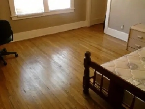 Upstairs room for rent, close to U of W Image# 1