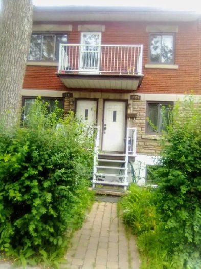 Grand logement 41/2 a louer 1500$ Image# 2