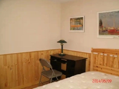 Female Student Rooms - Walk to Algonquin (all inclusive) Image# 2